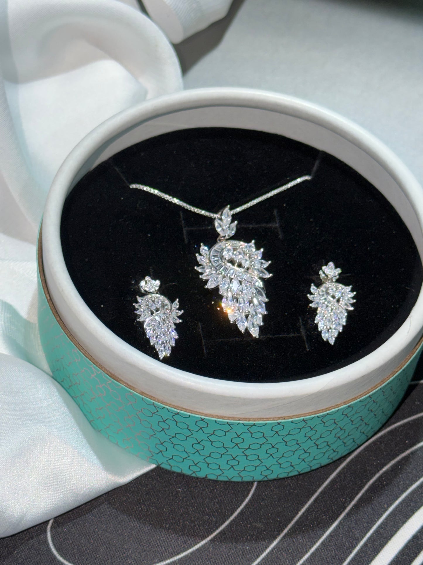 Exclusive Limited pendant Sets