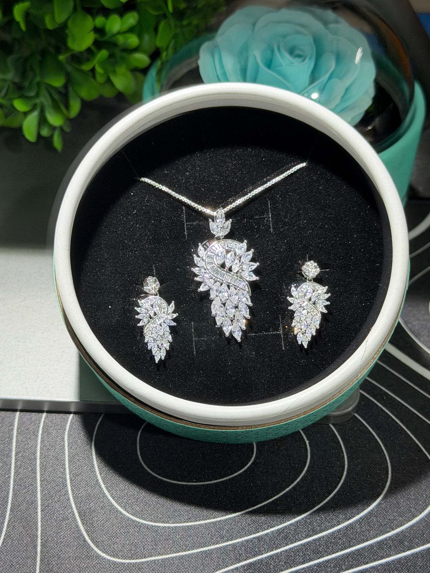 Exclusive Limited pendant Sets
