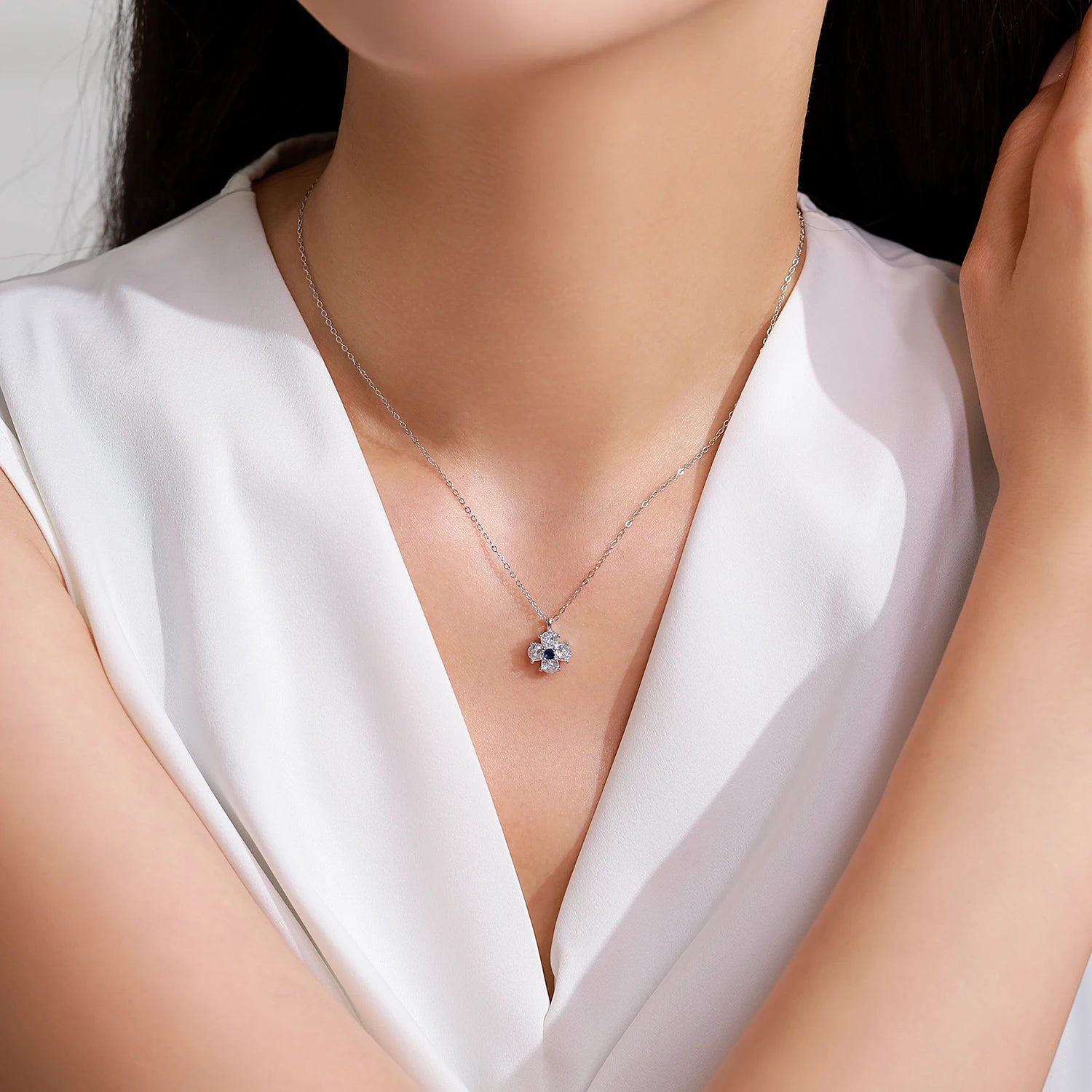 Four-Leaf Clover Blue White Zircon Small Necklace