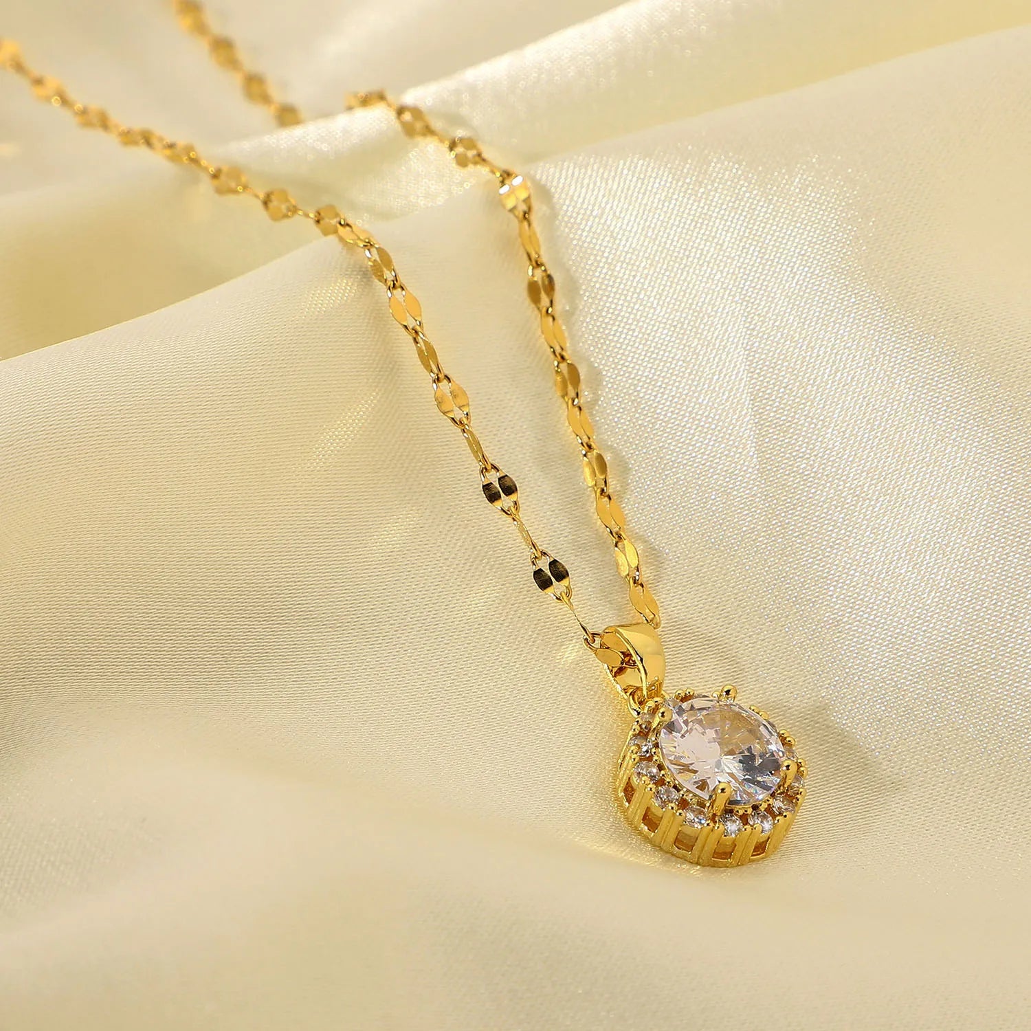 Circle Cubic Zircon Pendant Necklace