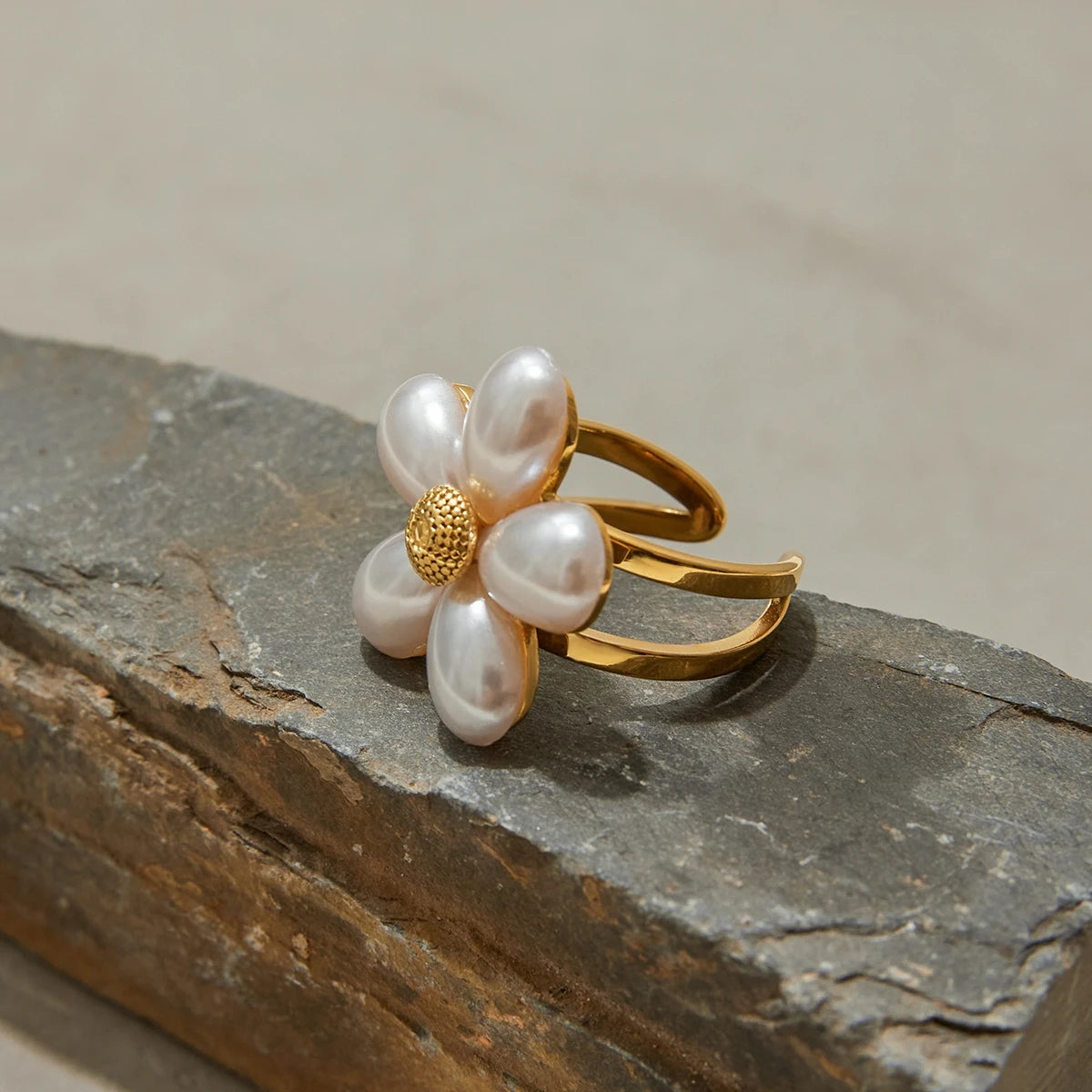 J&D 18k Gold Stainless Steel 18K Tarnish Free Waterproof Shell Beads Flower Open Ring