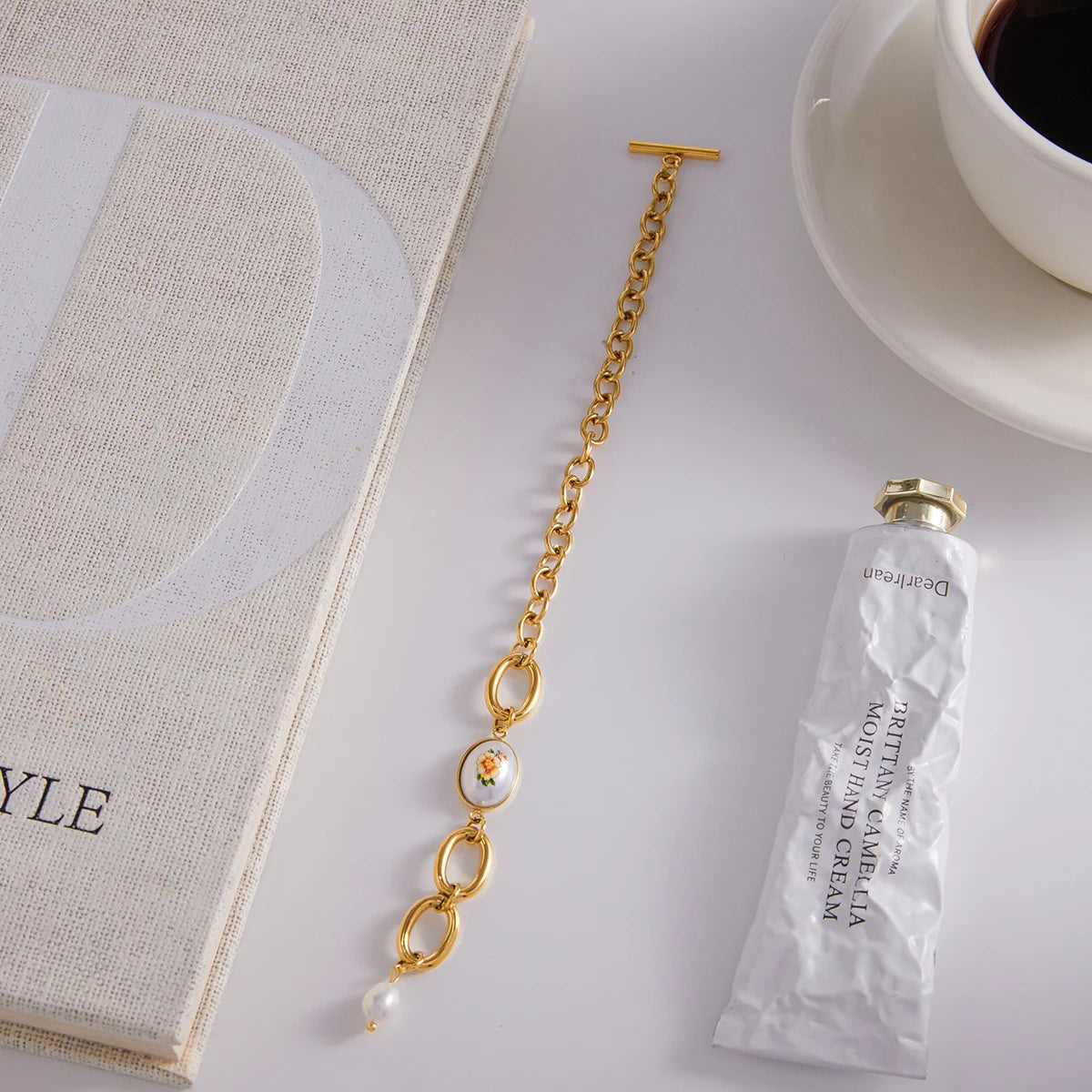 J&D Classic 18K Gold Plated Stainless Steel Chain Bracelet Freshwater Pearl Pendant Acrylic Printing Toggle