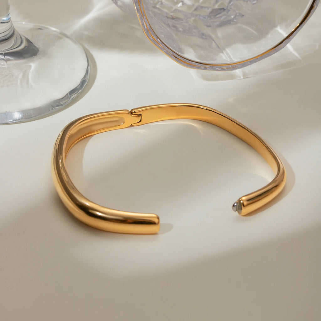J&D 18K Gold Plated Stainless Steel Bracelet Jewelry Smooth Surface Clasp Square Medieval Bangle