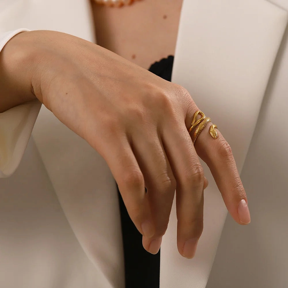 Classic Texture Snake Design Layer 18K Gold Plated Stainless Steel Opening Rings Fashion Jewelry