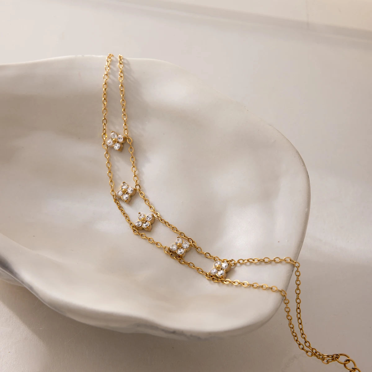 J&D Classic Lucky Leaf Zircon Hand Bracelet 18K Gold Stainless Steel Fashion Zircon Four Leaf  Double Layer Bracelet