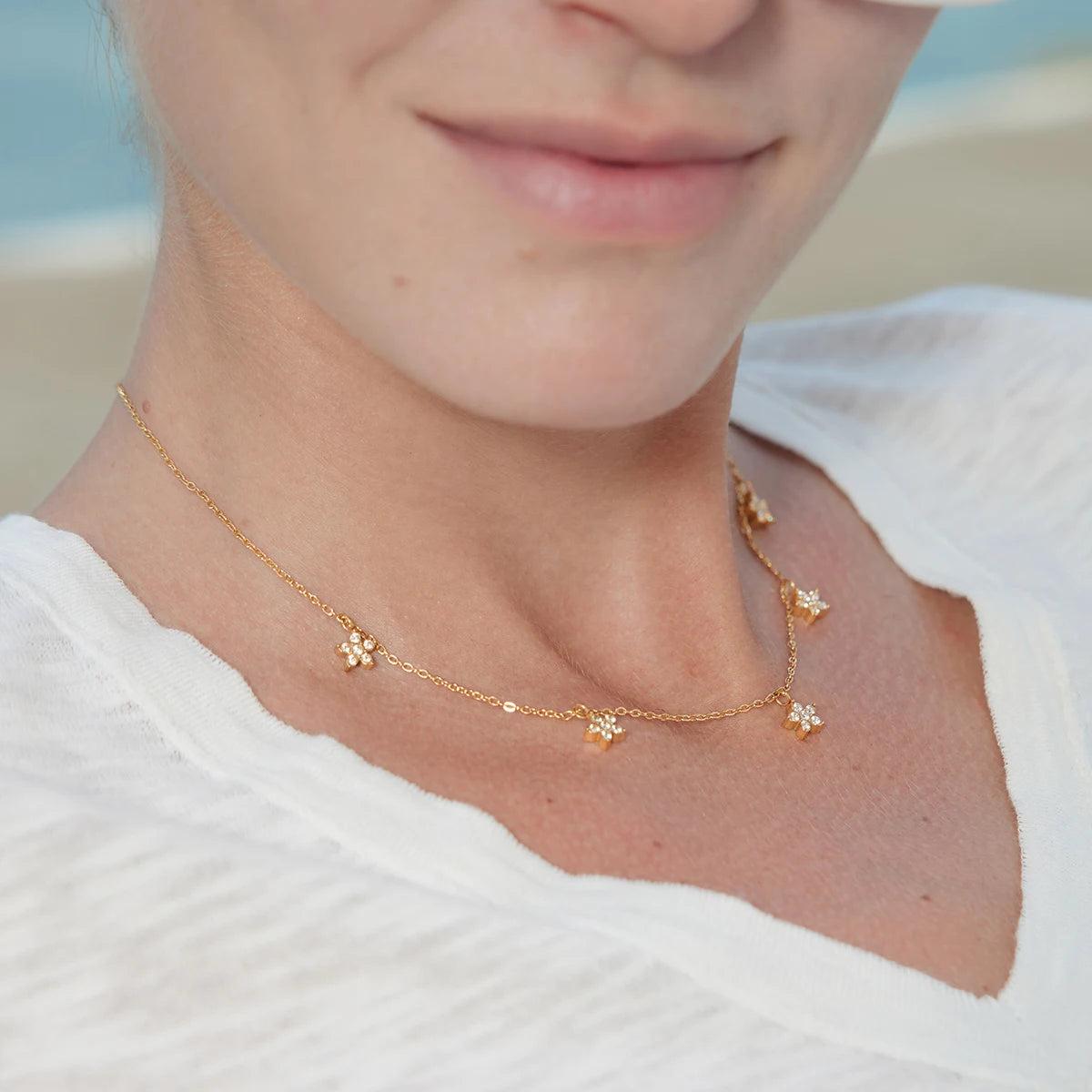 J&D Jewelry 18K Gold Plated Stainless Steel Five Flower Stations Choker Necklace with White Zircon for Women