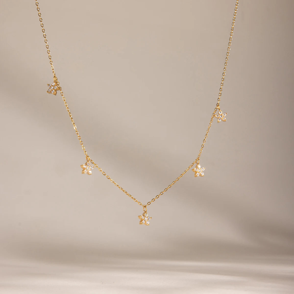 J&D Jewelry 18K Gold Plated Stainless Steel Five Flower Stations Choker Necklace with White Zircon for Women