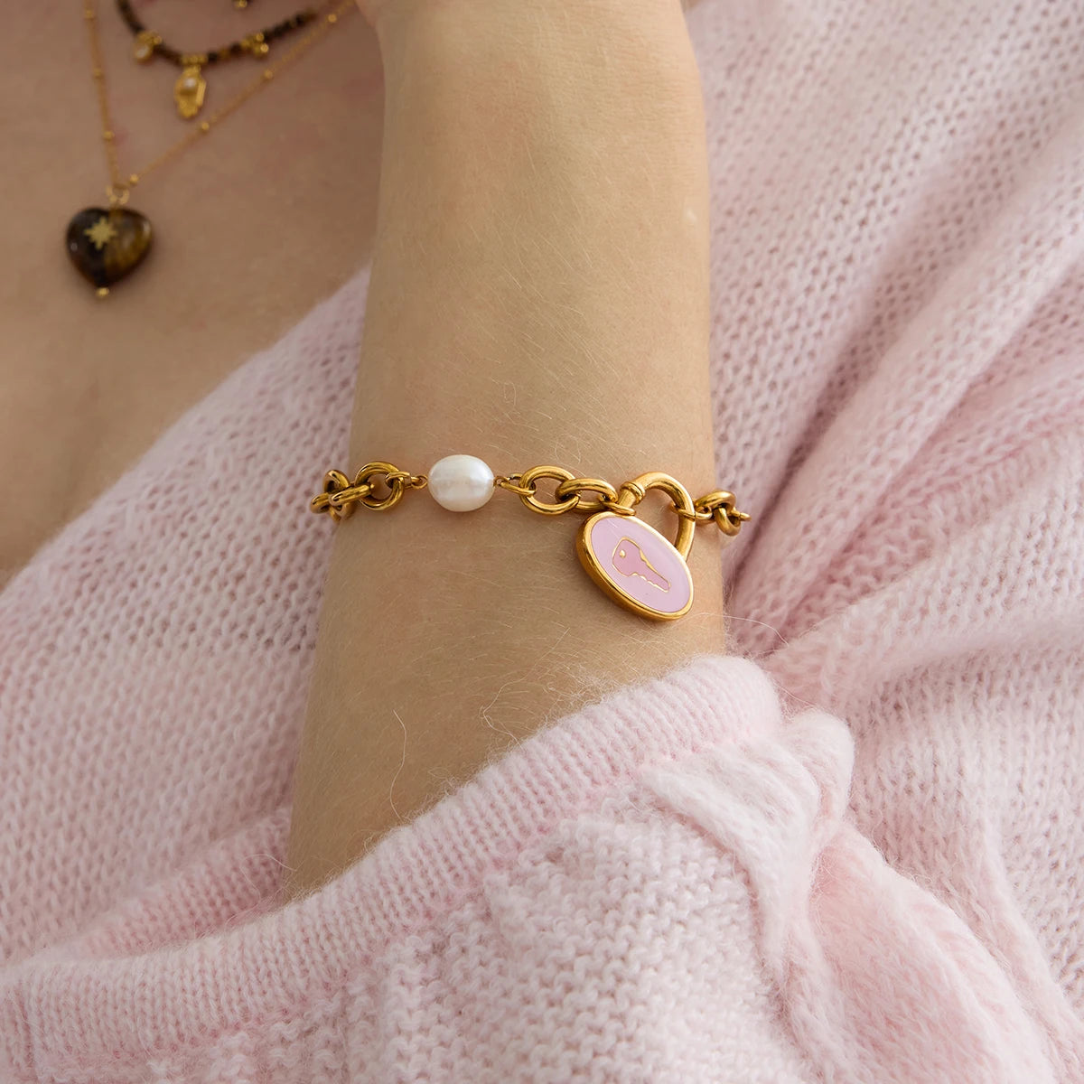 J&D Original Design 18K Gold Plated Stainless Steel Bracelet Classic Enamel Lock Key Pendant Bracelet