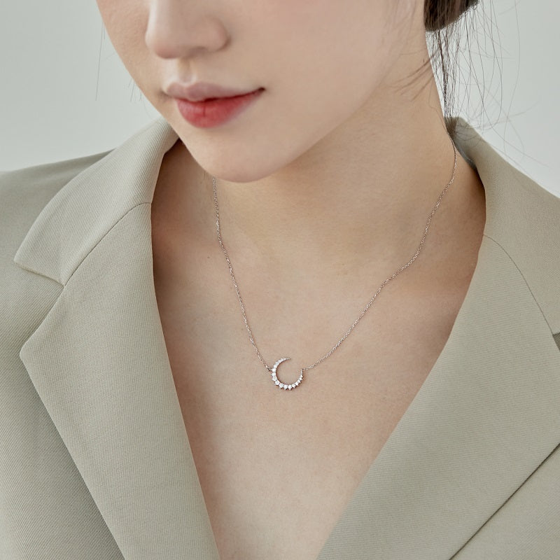 MOONSTRUCK NECKLACE